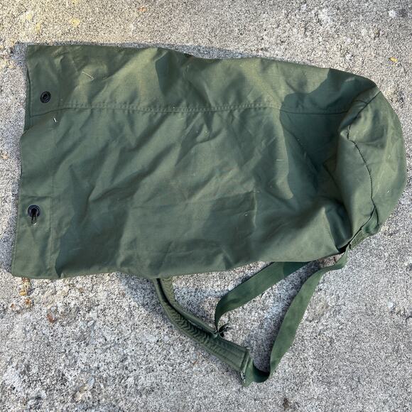 US Military OD Green Duffle Rucksack Bag Heavy Army Backpack Straps - Picture 3 of 7